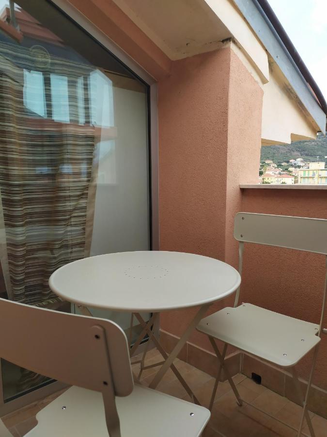 La Mansarda Della Luna Pietra Ligure Exterior photo